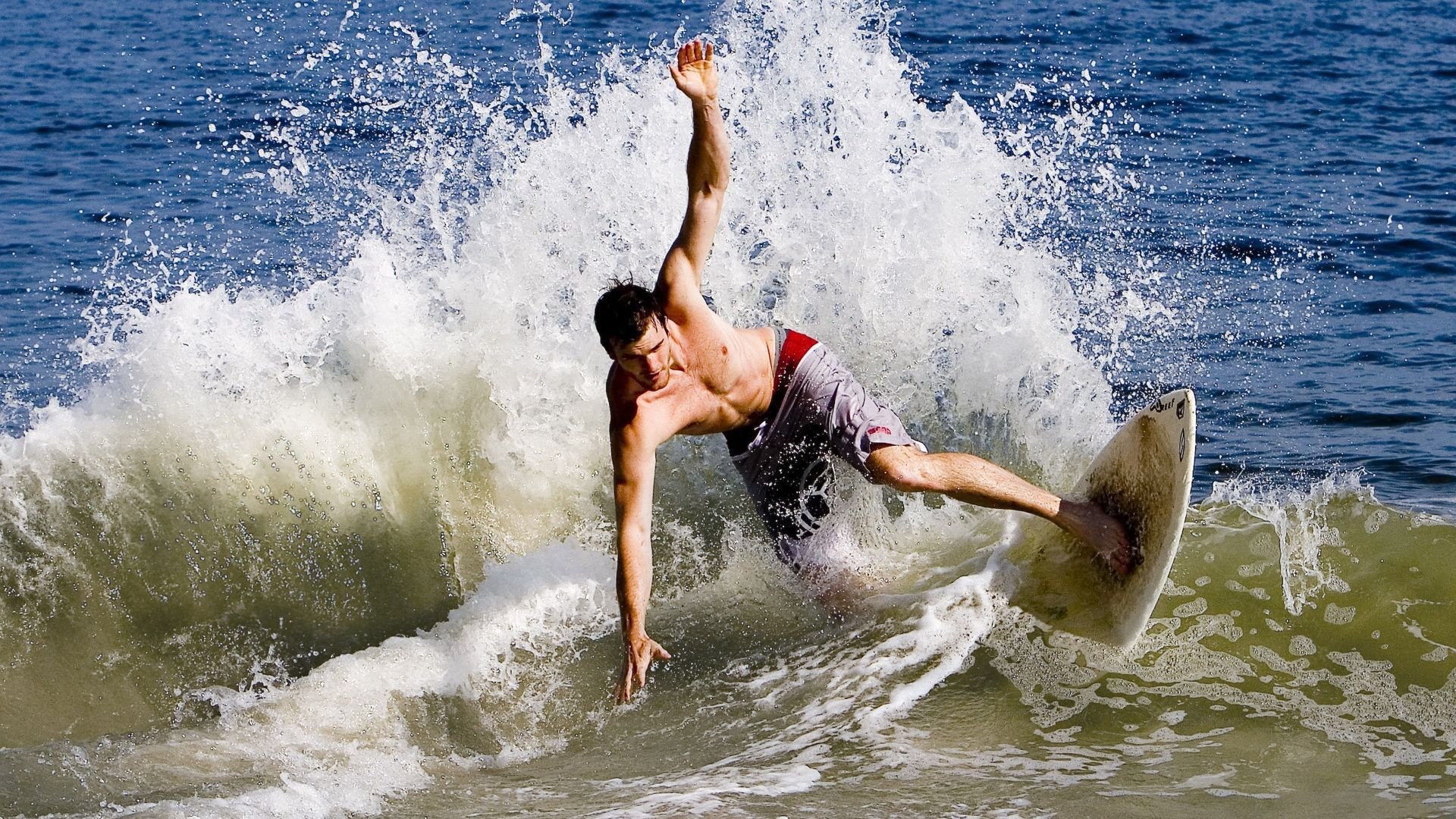 开云体育官网登入-生态+赛事+文化，轻艇马拉松成新区名片，全世界陆上赛艇马拉松划得最快的人